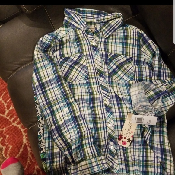 Three blouses for $18 - Picture 5 of 6